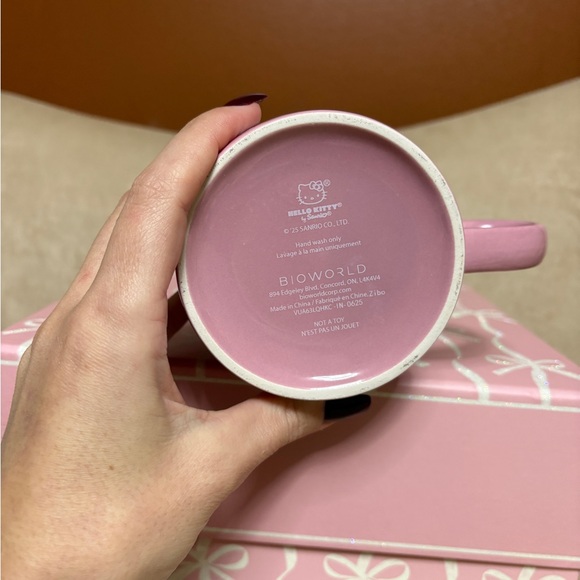 Hello Kitty Pink Heart Handle Mug - Picture 4 of 4
